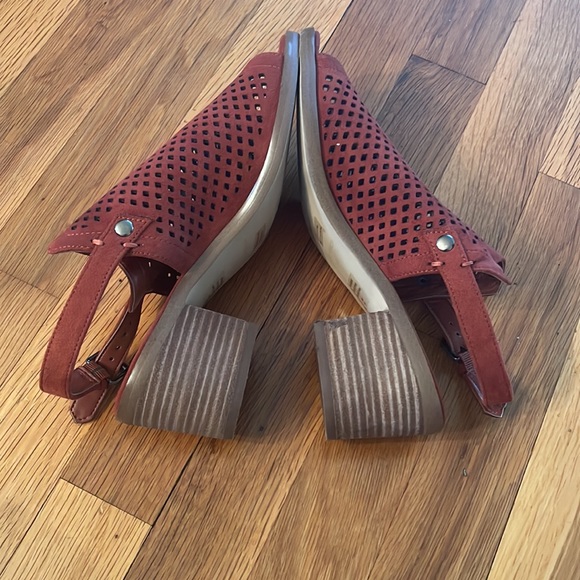 Marc Fisher open toe sling back block heel shoes in rust red size 7.5 - Picture 5 of 8